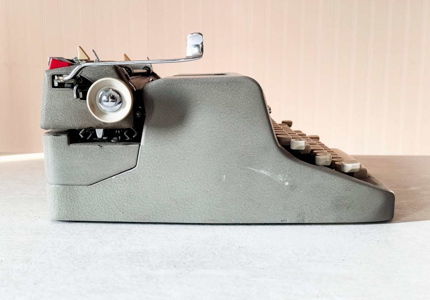 1956 Royal Quiet Deluxe gray crinkle